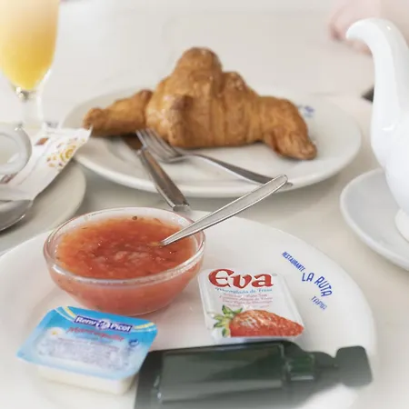 La Ruta Hotel *